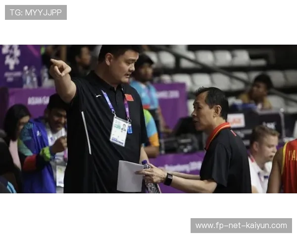 媒体人：姚明用的一些人辜负他信任 不仅没帮上忙还各种添乱，姚明在nba受人尊敬不